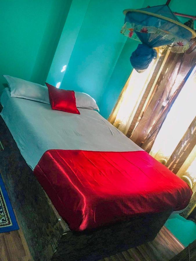 Tiger Corner Inn Homestay Саураха Екстер'єр фото